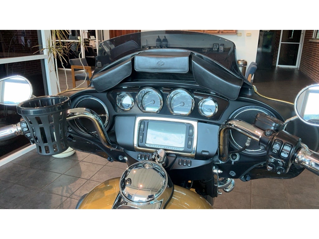 2017 Harley-Davidson FLHTCUTG TG