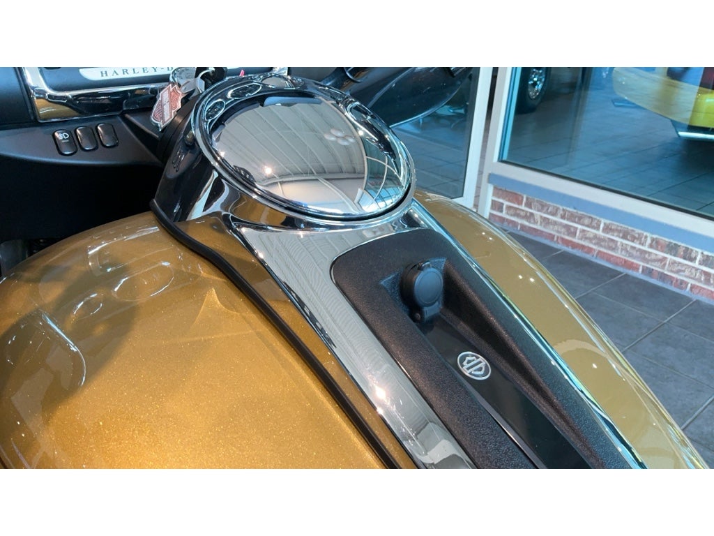 2017 Harley-Davidson FLHTCUTG TG