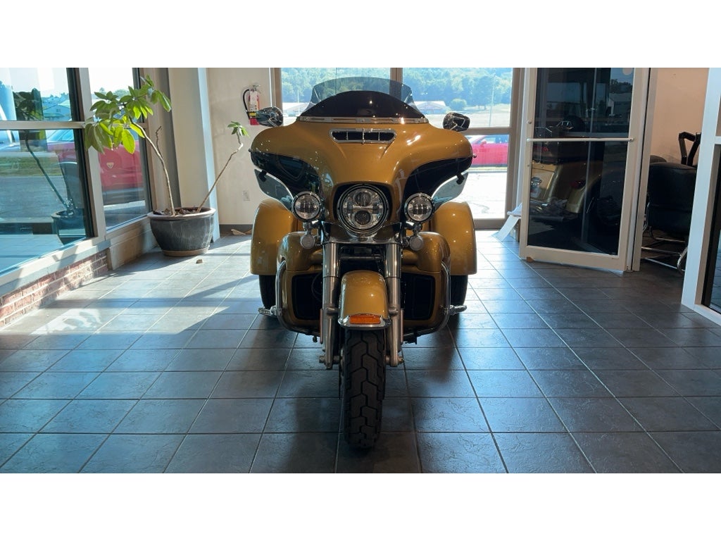 2017 Harley-Davidson FLHTCUTG TG