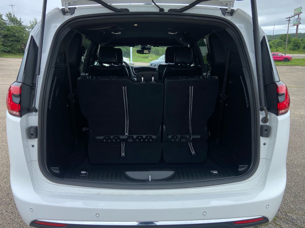 2025 Chrysler Pacifica Select