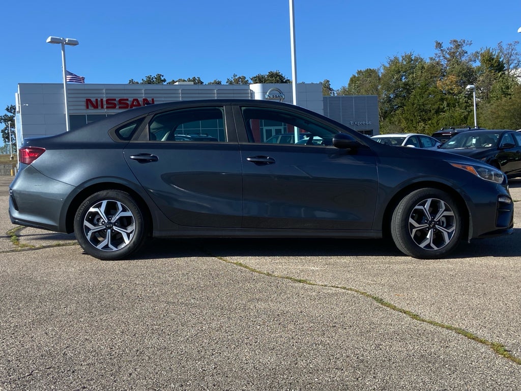 Used 2021 Kia Forte LXS with VIN 3KPF24AD4ME326829 for sale in Rolla, MO
