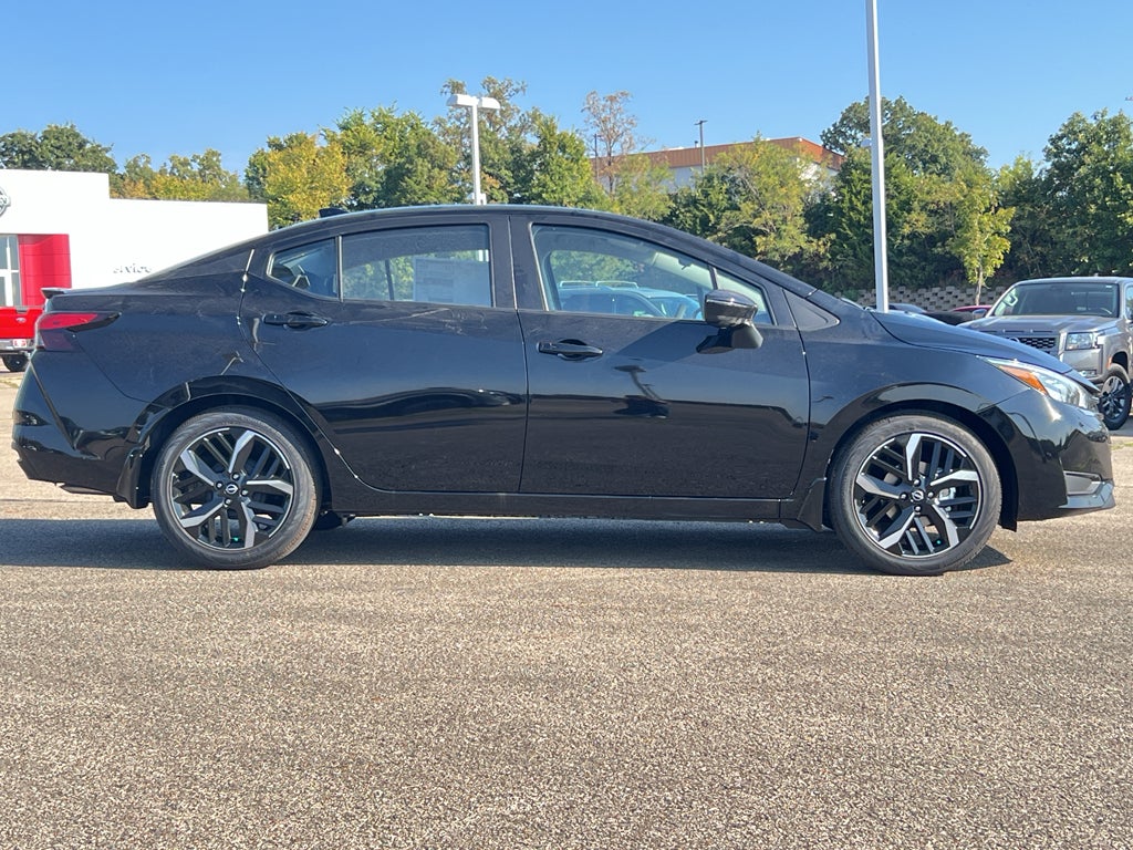 2025 Nissan Versa SR