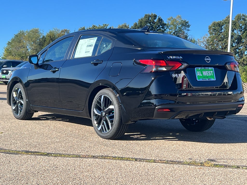 2025 Nissan Versa SR