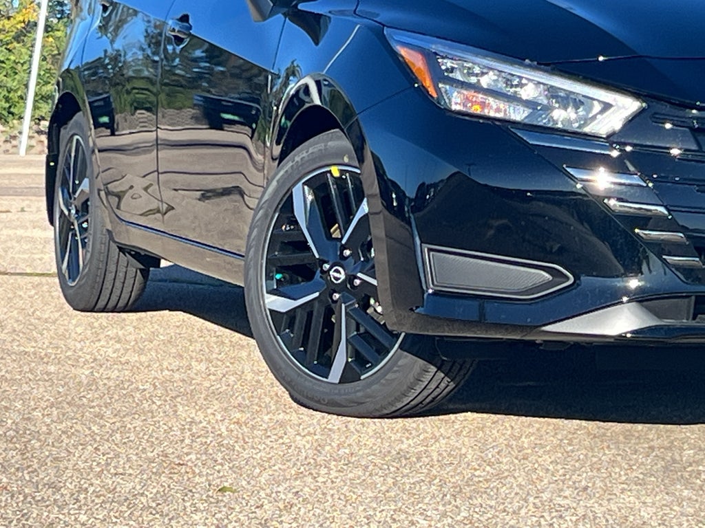 2025 Nissan Versa SR