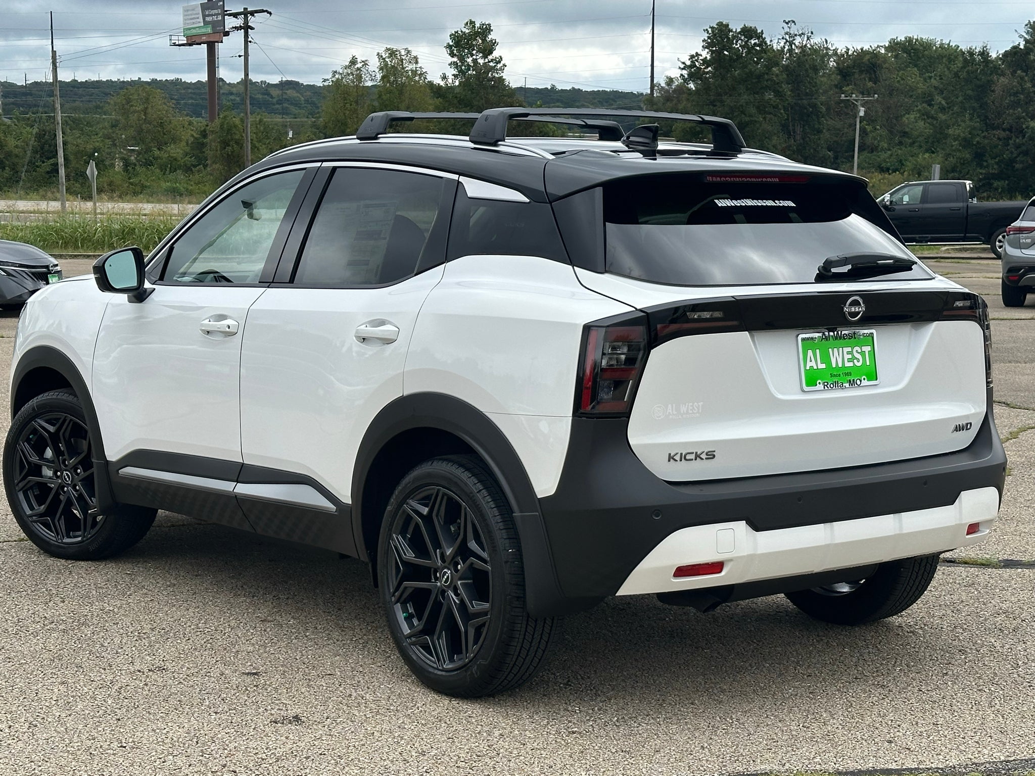 2027 Nissan Kicks SR