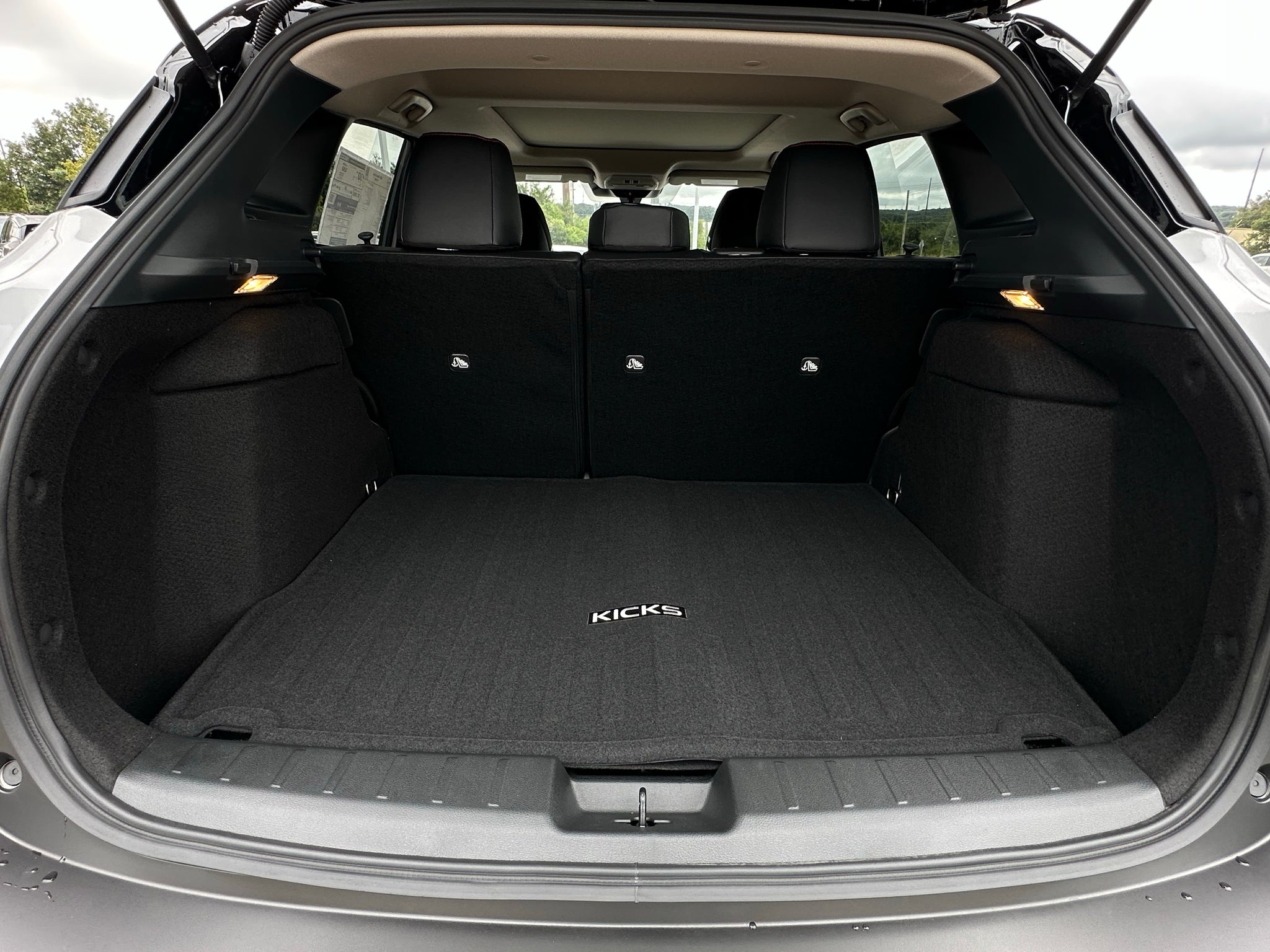 2027 Nissan Kicks SR