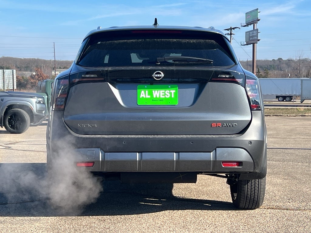 2026 Nissan Kicks SR