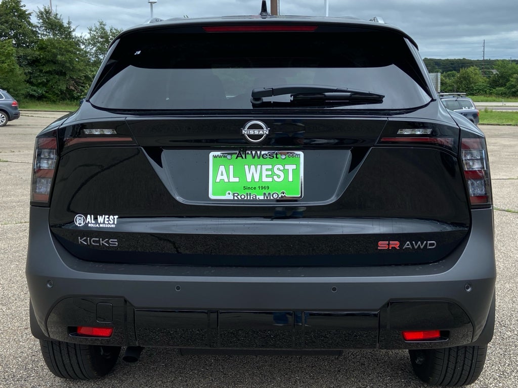 2026 Nissan Kicks SR