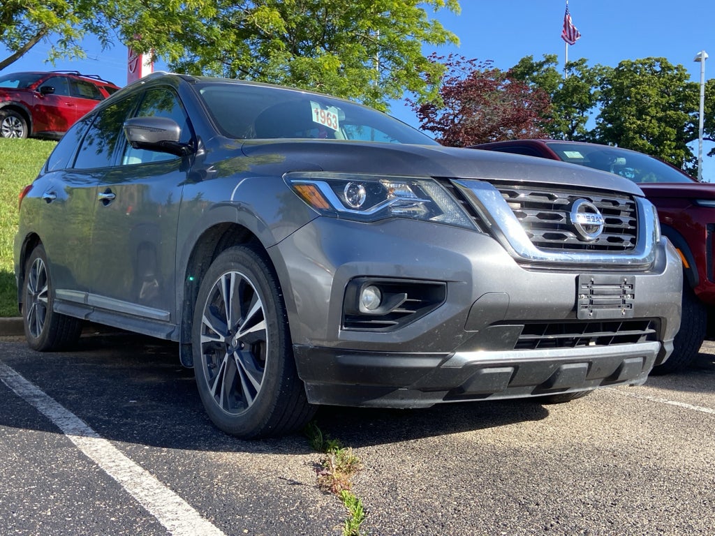 2017 Nissan Pathfinder Platinum 4WD's photo