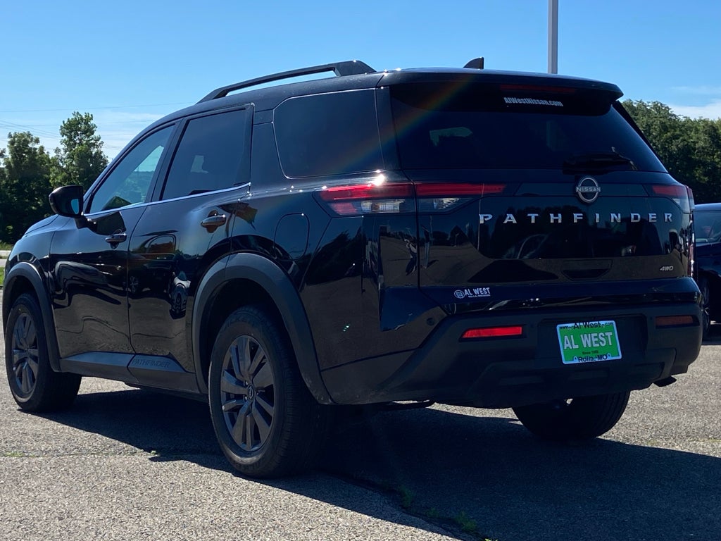 2025 Nissan Pathfinder SV