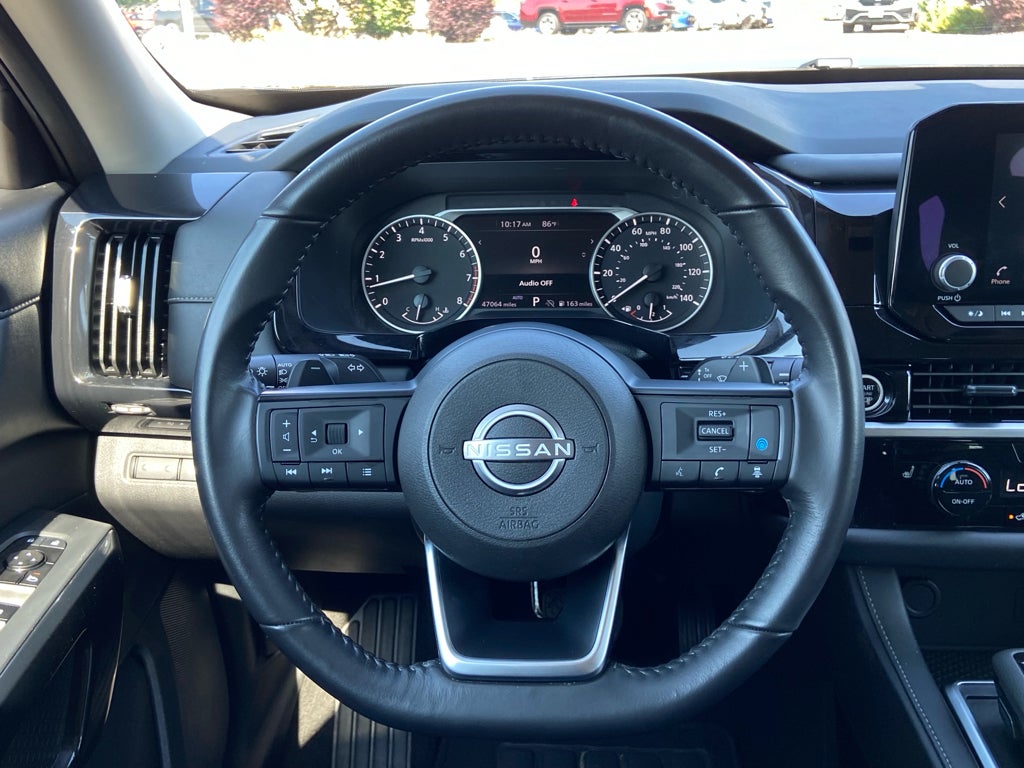 2024 Nissan Pathfinder SV
