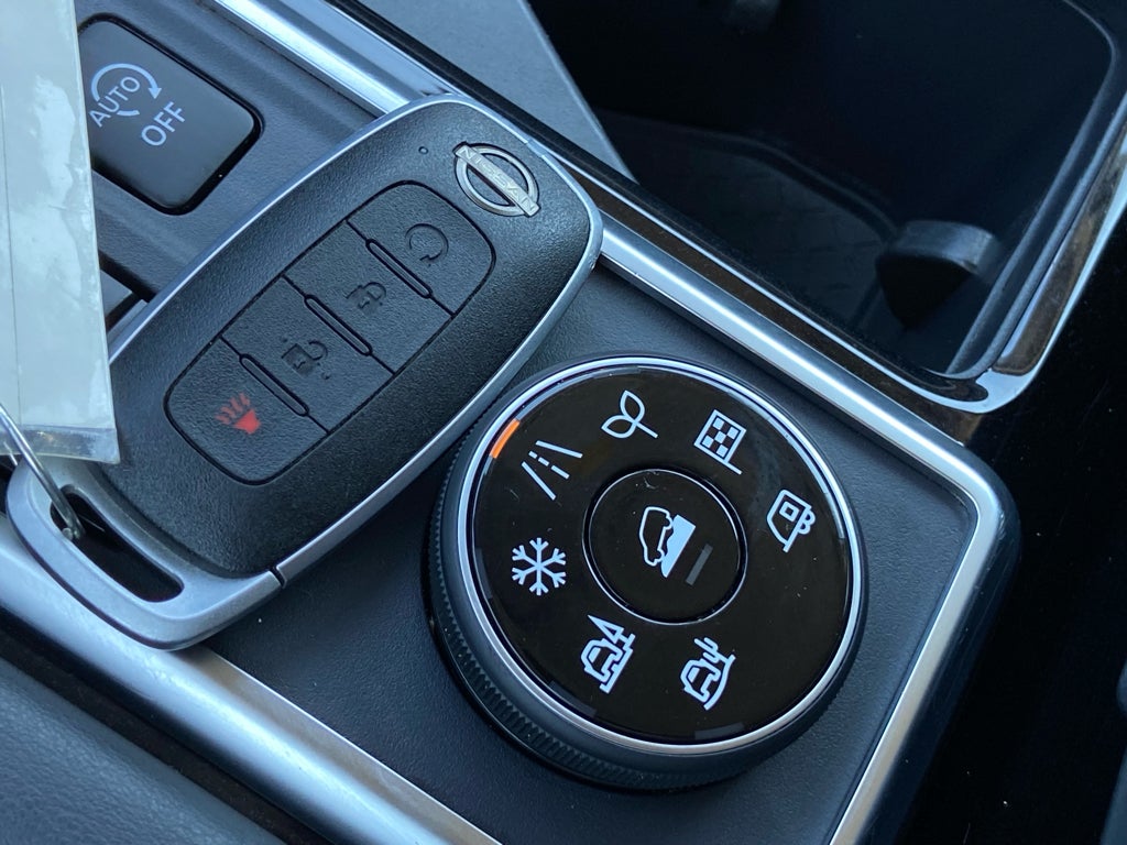 2024 Nissan Pathfinder SV
