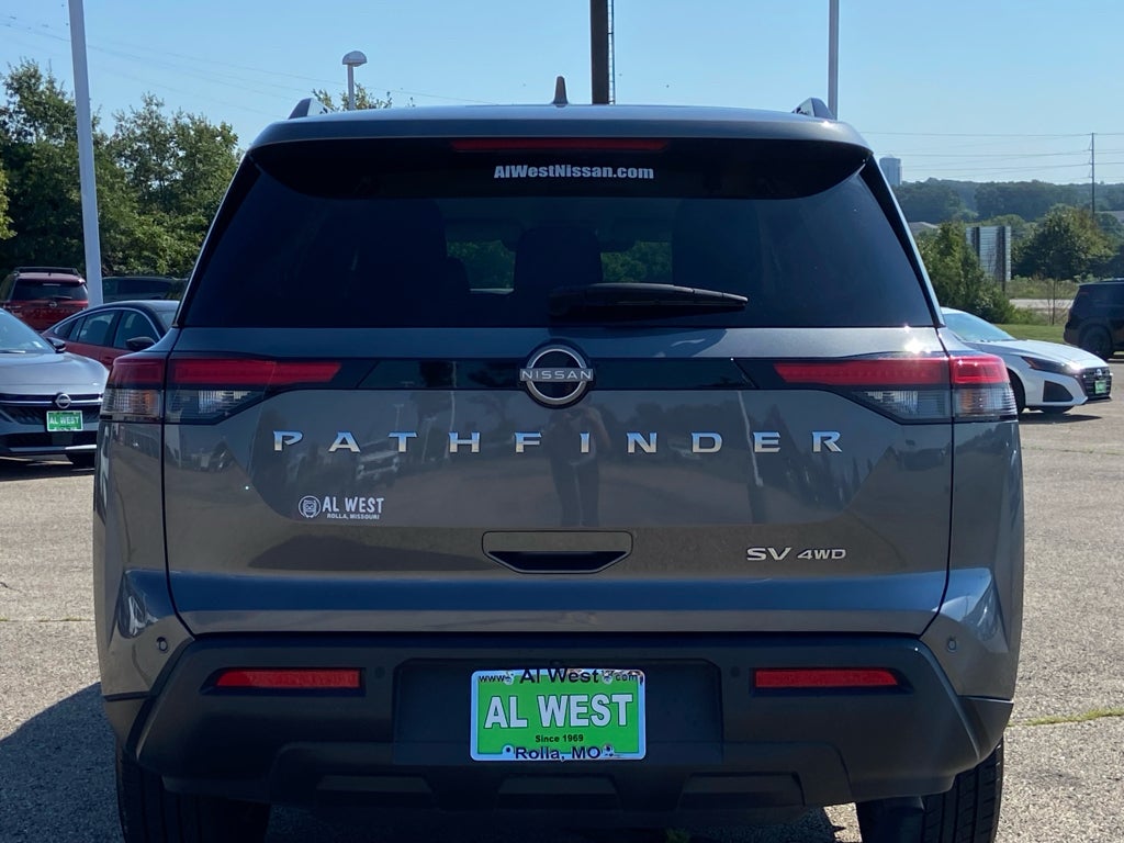 2024 Nissan Pathfinder SV