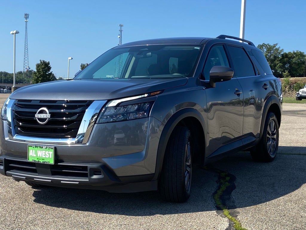 2024 Nissan Pathfinder SV