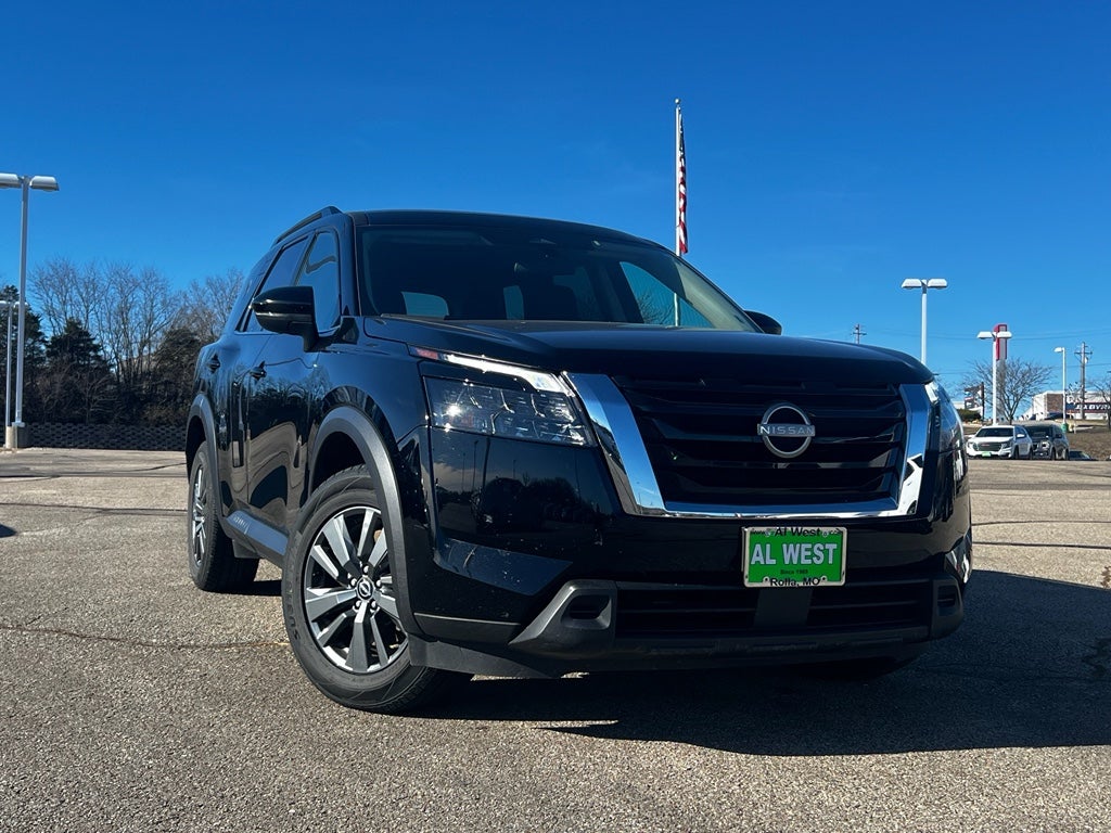 2024 Nissan Pathfinder SV