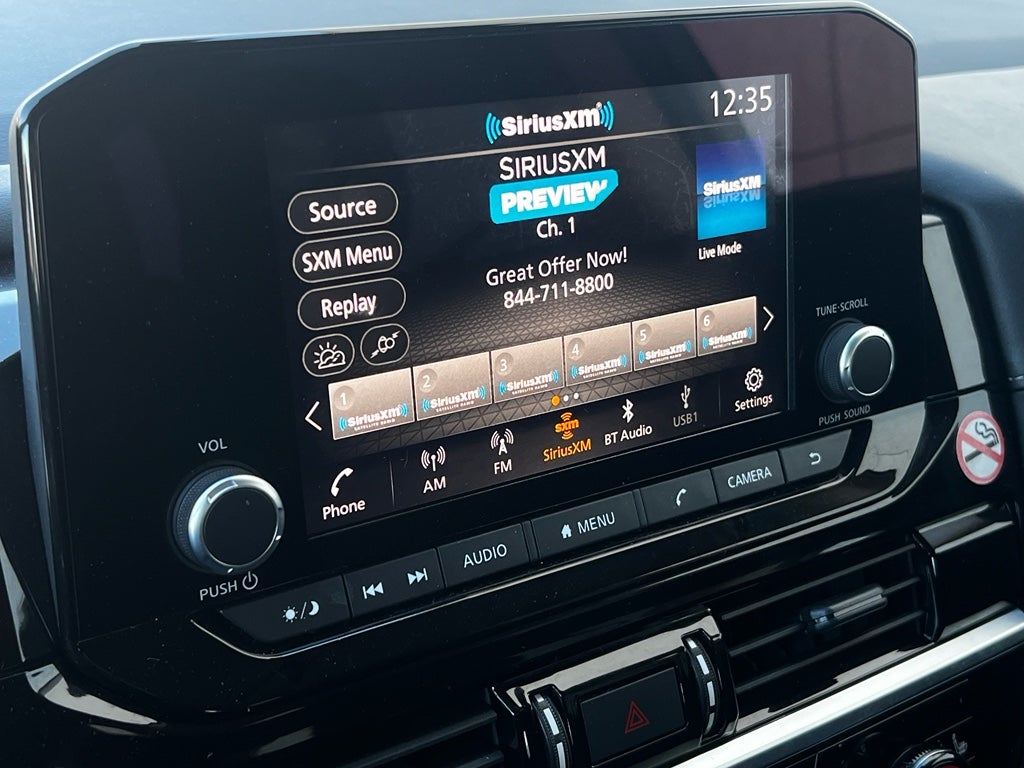 2024 Nissan Pathfinder SV