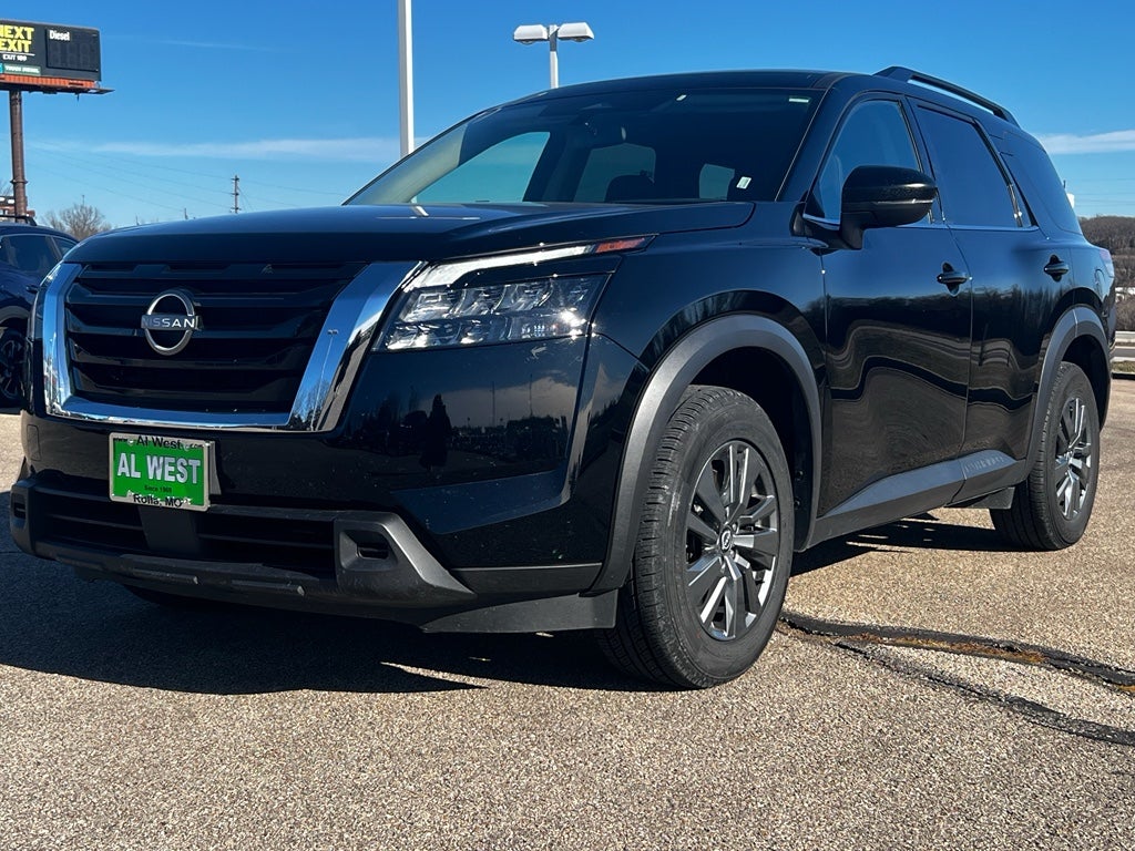 2024 Nissan Pathfinder SV