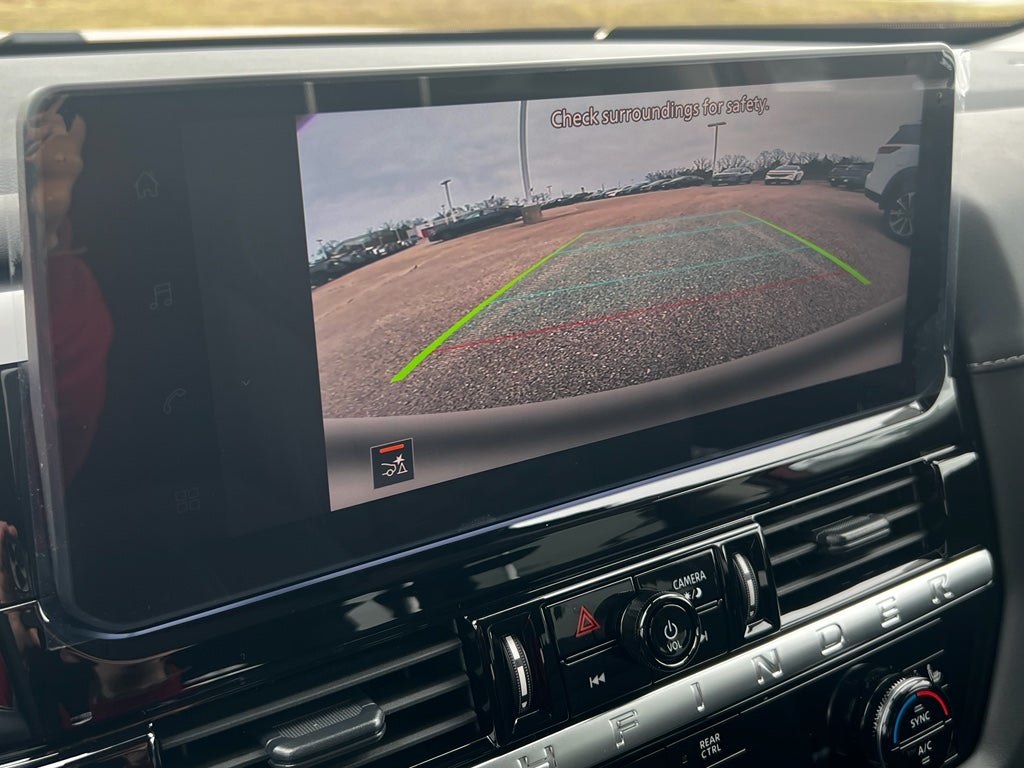 2026 Nissan Pathfinder SV