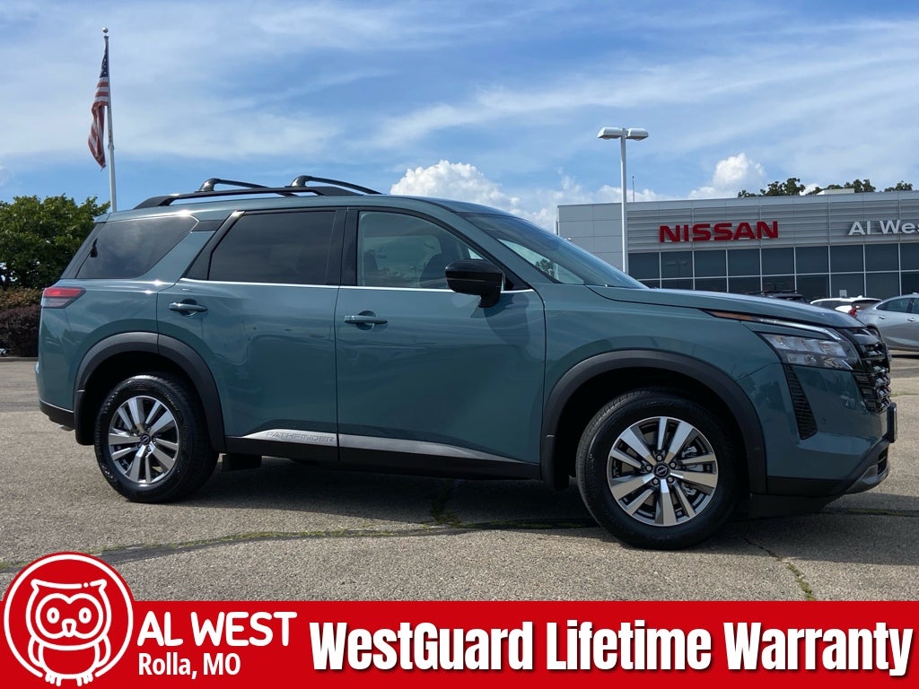 2026 Nissan Pathfinder SL