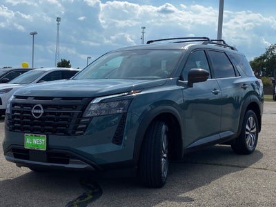 2026 Nissan Pathfinder SL