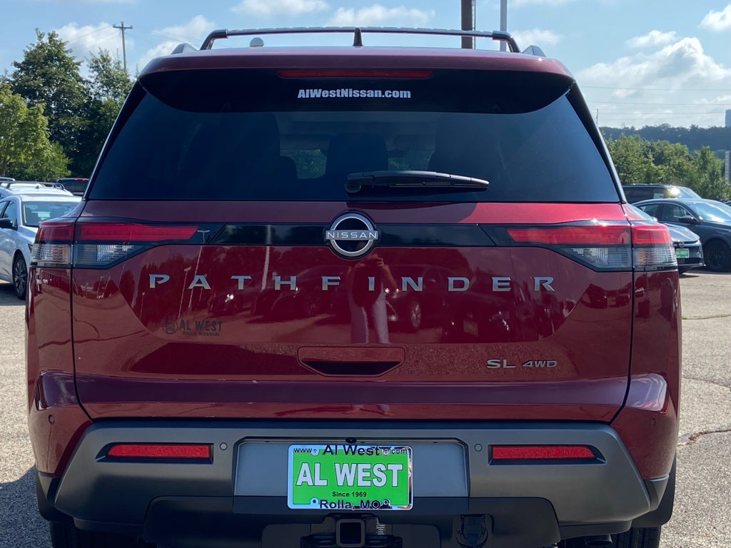2026 Nissan Pathfinder SL