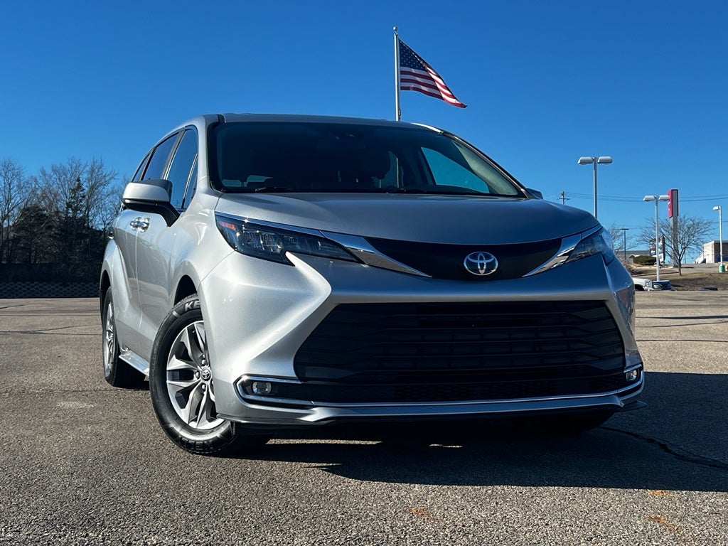 2024 Toyota Sienna XLE