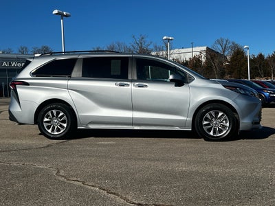 2024 Toyota Sienna XLE