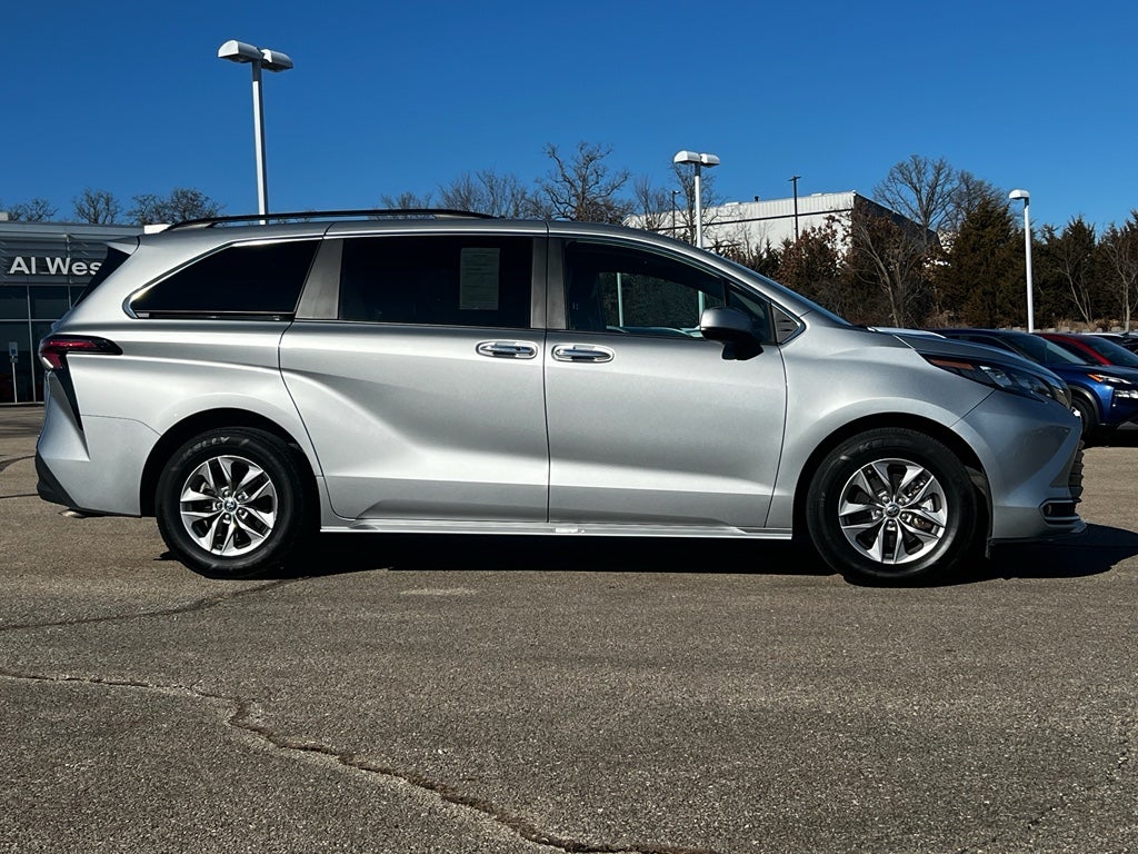 2024 Toyota Sienna XLE