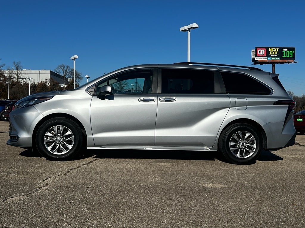 2024 Toyota Sienna XLE