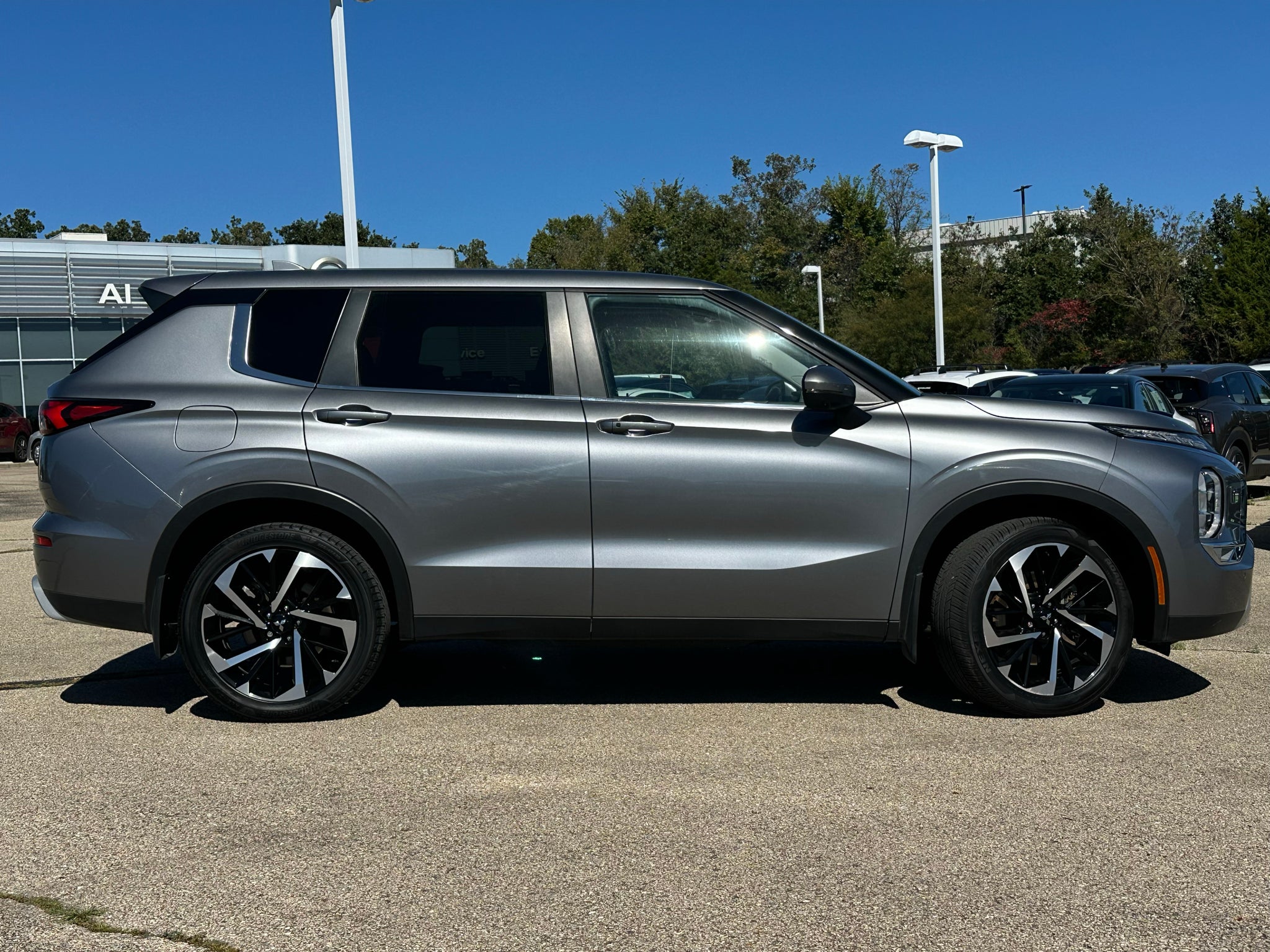 2024 Mitsubishi Outlander SE