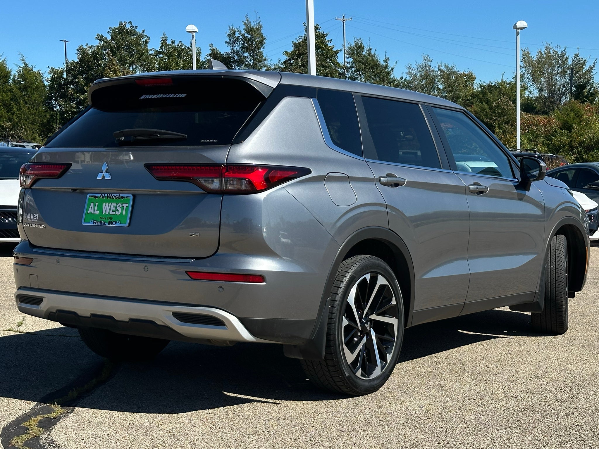 2024 Mitsubishi Outlander SE